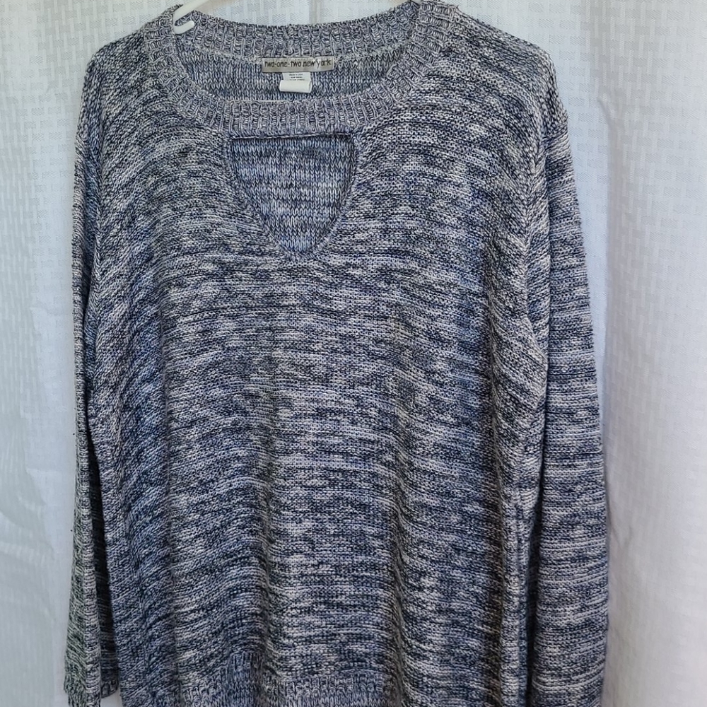Gray & Blue relaxed fit sweater keyhole neckline